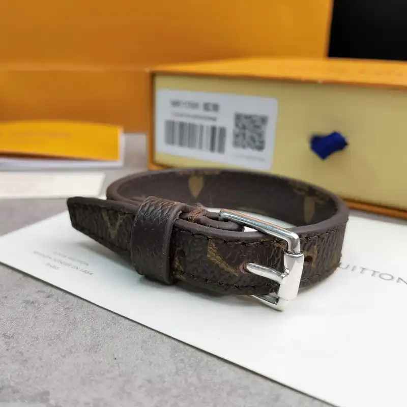 ORNAMENTS Ornament 2108WH0078