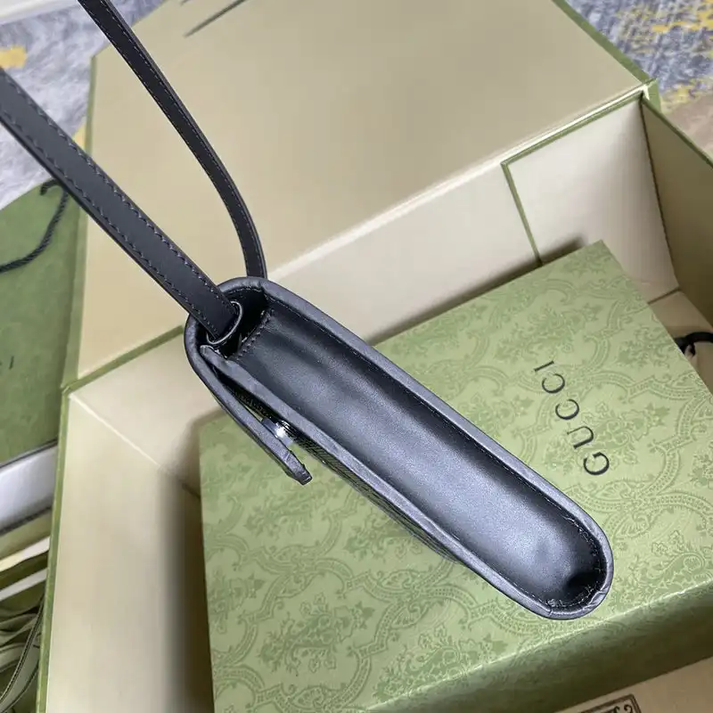 G*u*i bag 2110dj0035