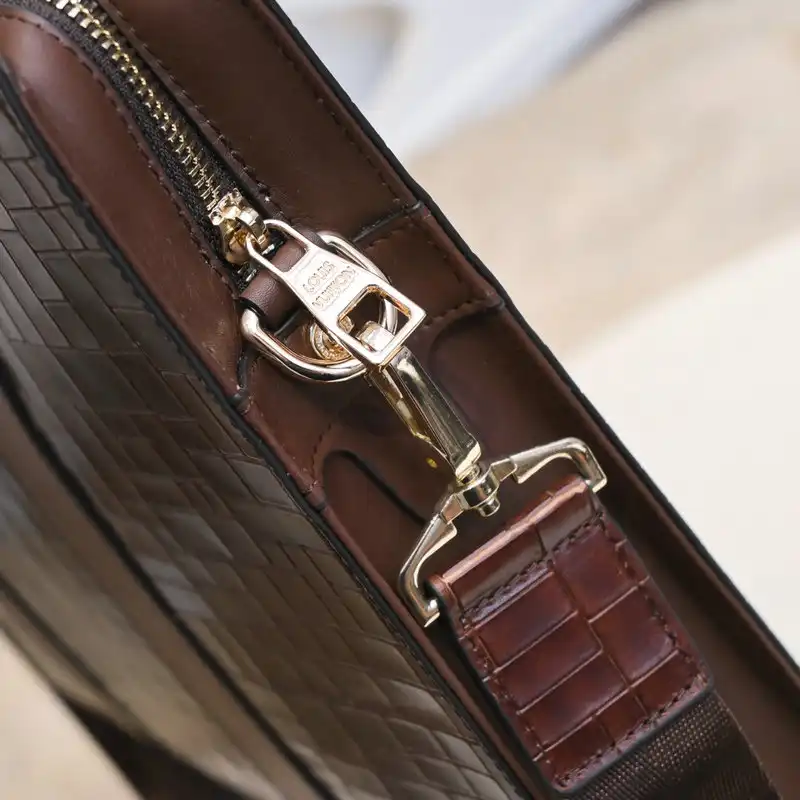 LV Bags 2111YZ0060