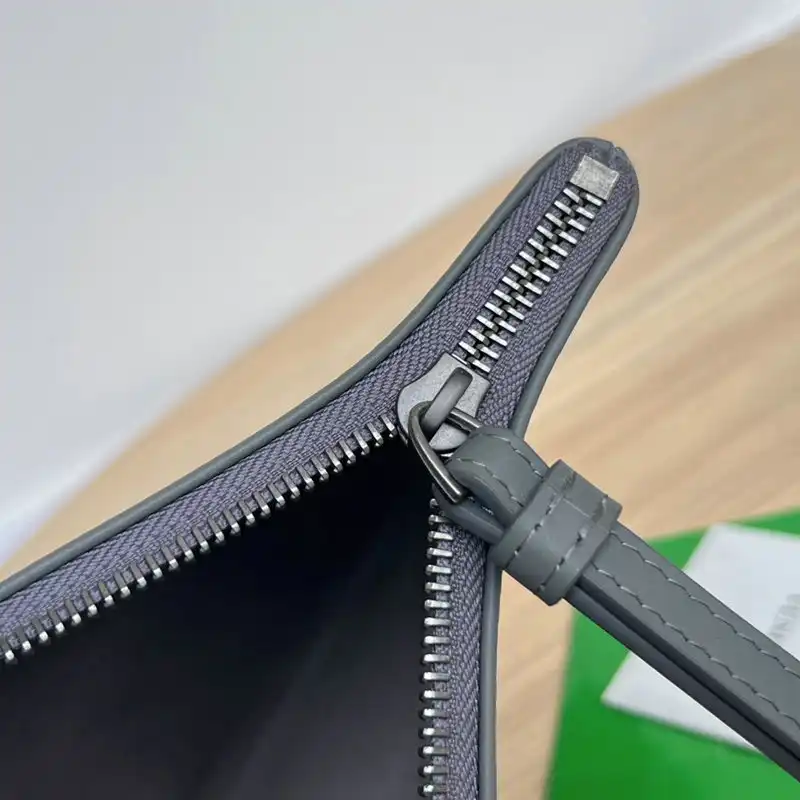 Bottega Veneta Bag 2209SF0129