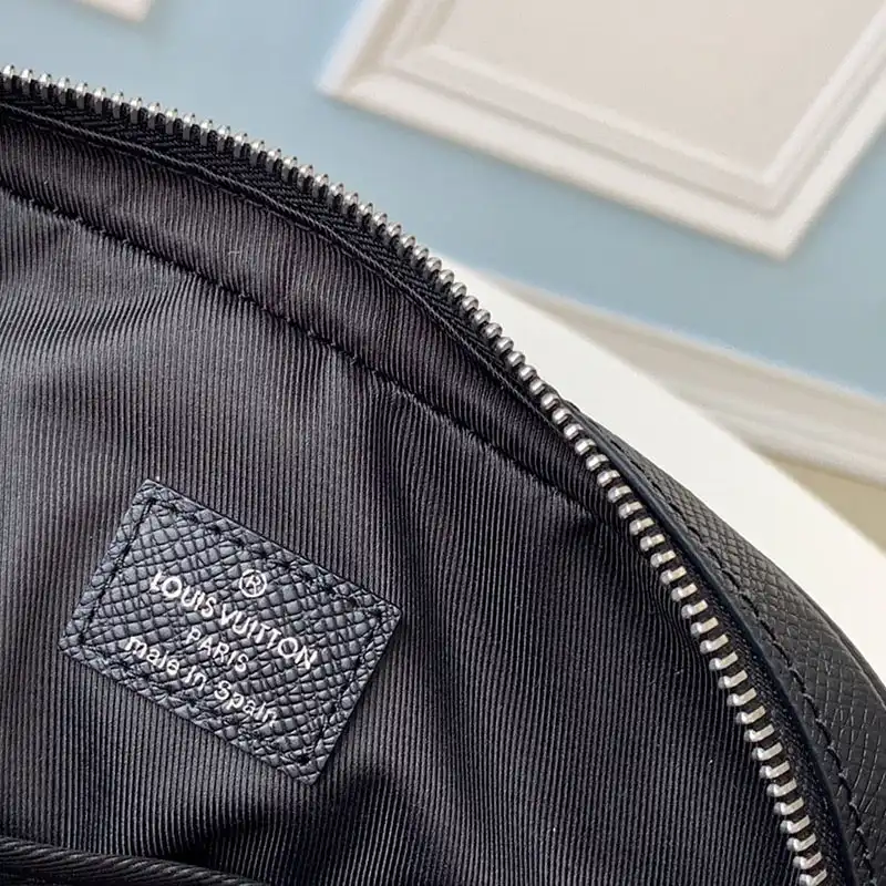 LV Bracelet 19HT0107