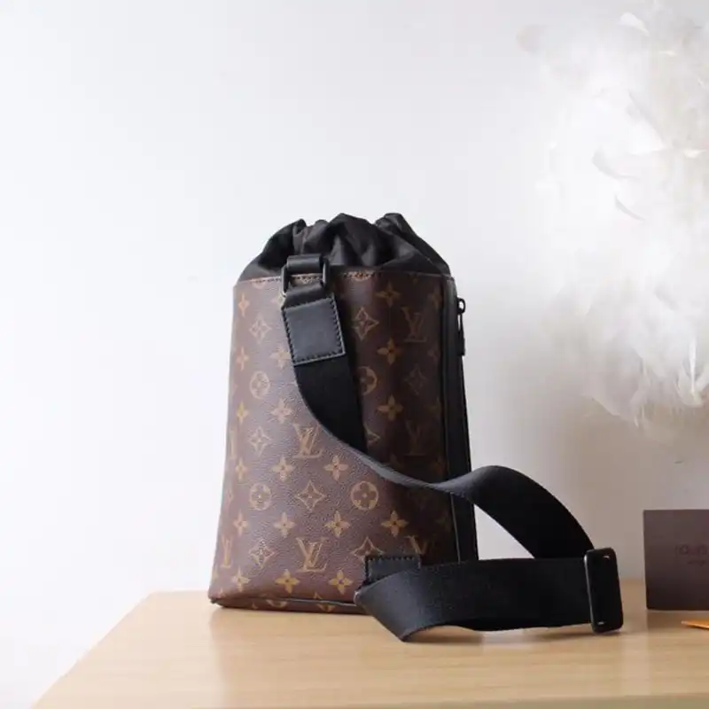 LV Bags 19T1L0700