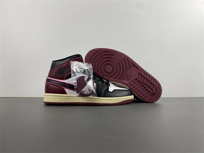 RelaxedFit AIR JORDAN 1 MID  FQ7818- 3653