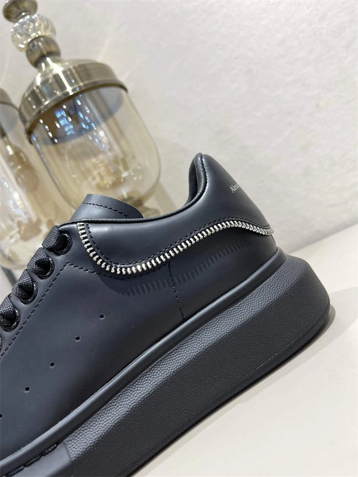 Alexander McQueen Oversized Classic 2580