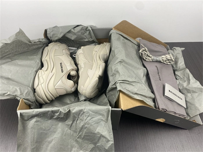Breathable BLCG Triple S Beige 524039 W2FW1 4421
