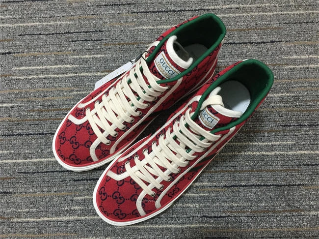 G*u*i high top sneaker snug 208