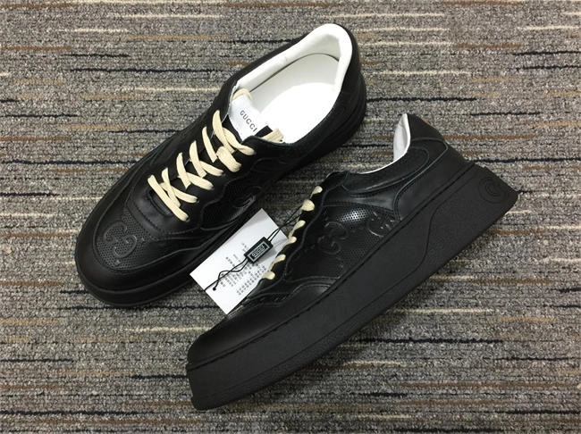 G*u*i low top sneaker snug 553