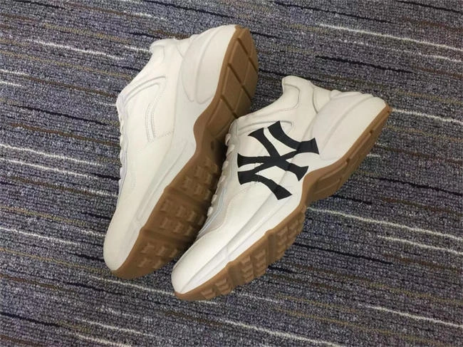 G*u*i rhyton sneaker thermal 256